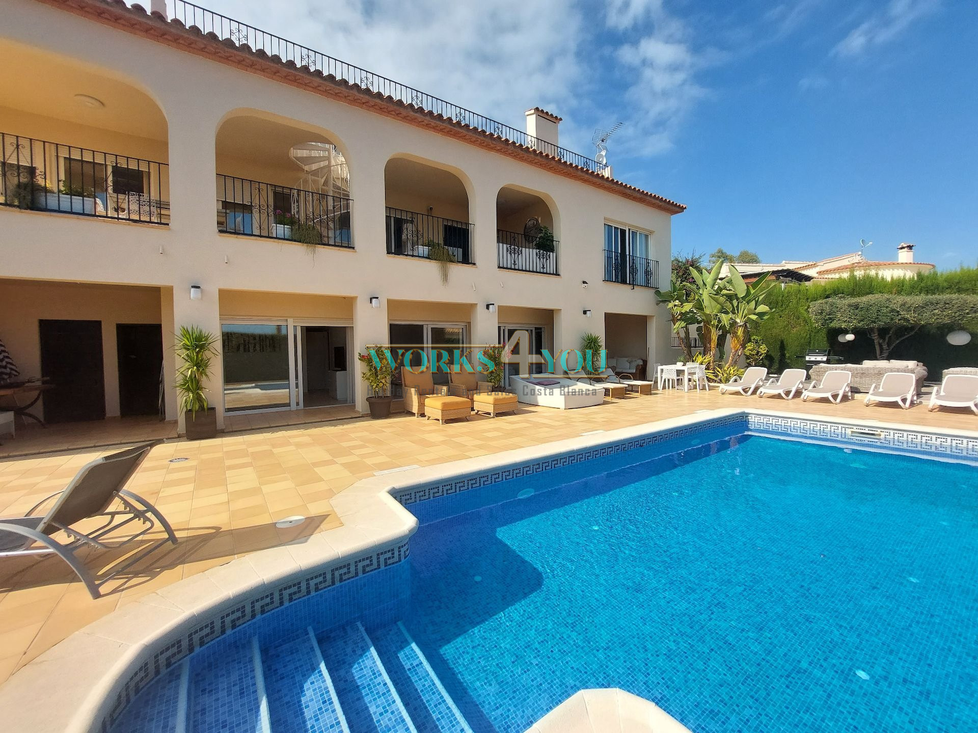 Luxury apartment, the entire villa is private