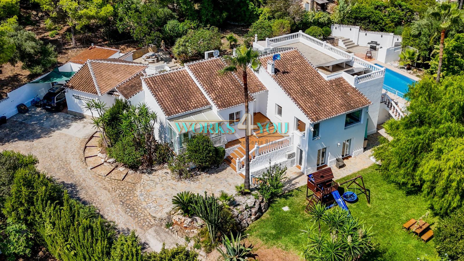 Large completely renovated 7 bedroom villa located in the beautiful Campo of Javea