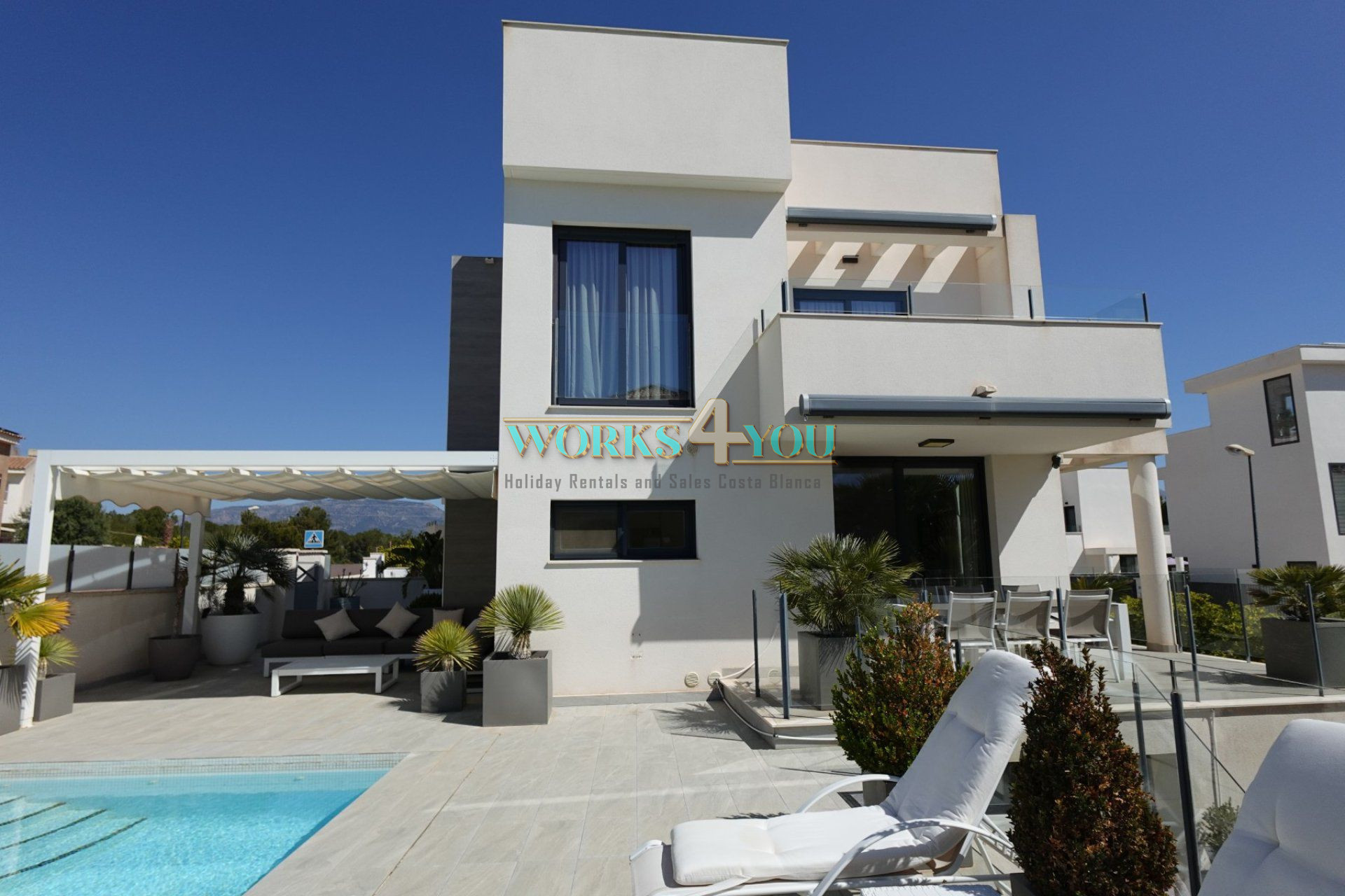 LUXURIOUS MODERN SINGLE-FAMILY HOME WITH SEA VIEW IN COLOMA, LA NUCIA DETACHED HOUSE FOR SALE