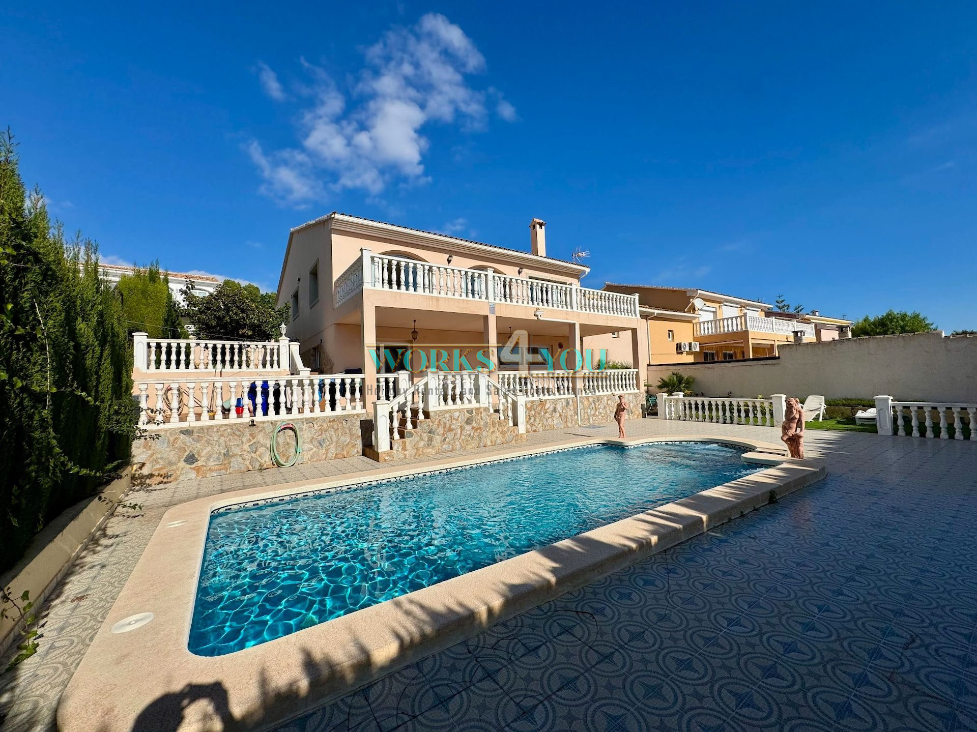 Villa with 2 Independent Apartments in Pinar de Garaita, La Nucia